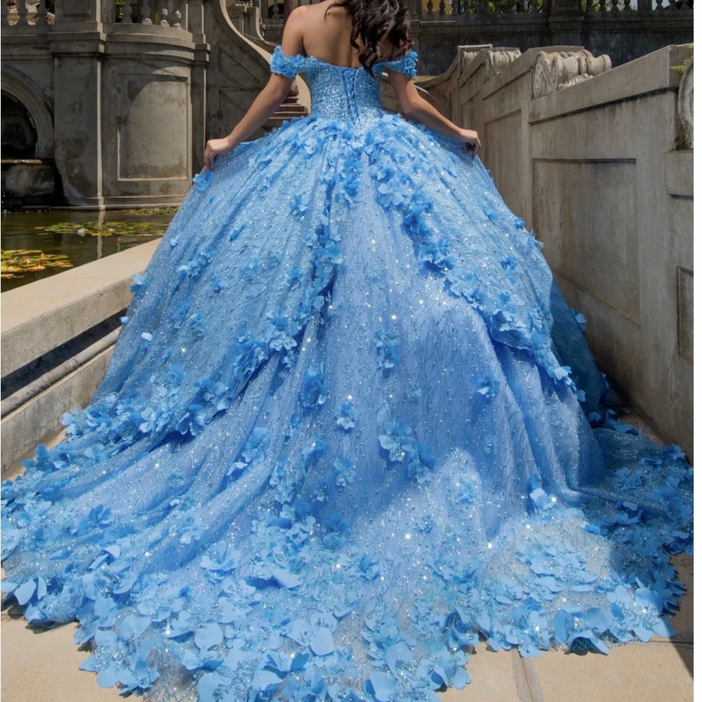 Small/medium/cape/ 2 tulles/Quince Dress/15 Dress/Sweet16Dress/16Dress/Moda 2000